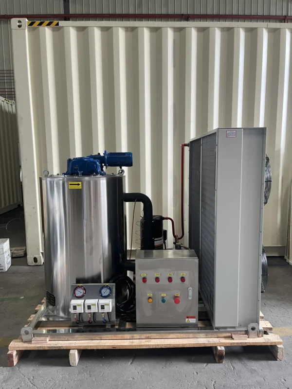 Front view of the KAISON KP-3T 3000kg per 24h industrial flake ice machine